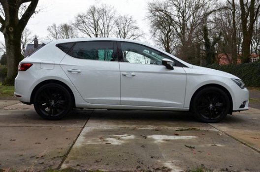 Seat Leon - 1.6 TDI Style Connect Ecomotive Xenon/Pdc/Ecc/Navi/LMV 18 Inch/Achteruitrijcamera - 1