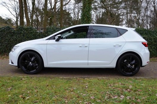 Seat Leon - 1.6 TDI Style Connect Ecomotive Xenon/Pdc/Ecc/Navi/LMV 18 Inch/Achteruitrijcamera - 1