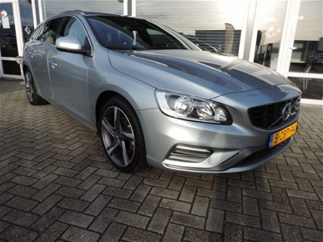 Volvo V60 - 1.6 D2 R-Design 50 procent deal 5, 975, - ACTIE 1/2 Leer / Navi / Clima / Cruise / Elect - 1