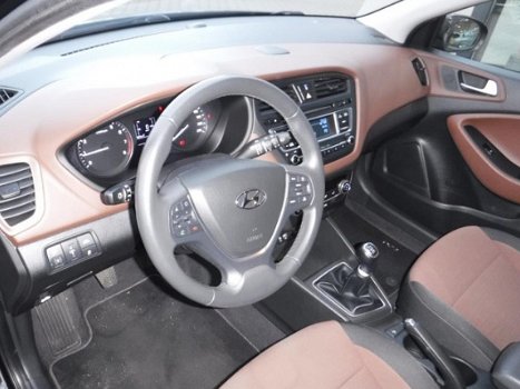 Hyundai i20 - PDC Cruise Controle enz. Bovag garantie - 1