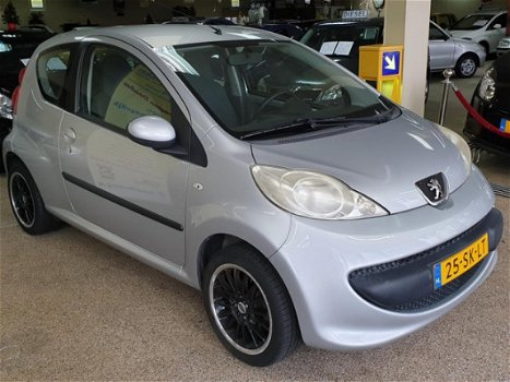 Peugeot 107 - 1.0-12V XS Automaat - 1