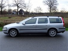 Volvo V70 - 2.3 T-5 250pk Titanium Nieuwstaat. origineel NL. leder. navi