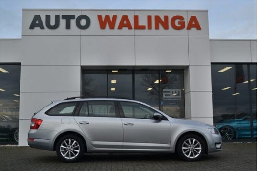 Skoda Octavia Combi - 1.6 TDI Automaat Navigatie Climatronic Cruise Control PDC - 1