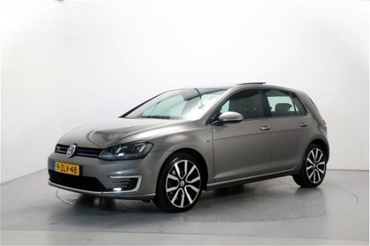 Volkswagen Golf - 1.4 TSI 204pk GTE DSG Panoramadak Leder LED Stoelverwarming Camera - 1