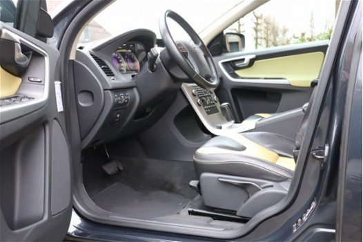 Volvo XC60 - 2.4D AWD Geartr. AUT Momentum LEER/NAVI/PAN.DAK/CLIMA/CRUISE/PDC/DEALERONDERHOUDEN - 1