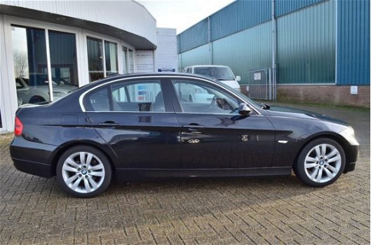 BMW 3-serie - 325i *17