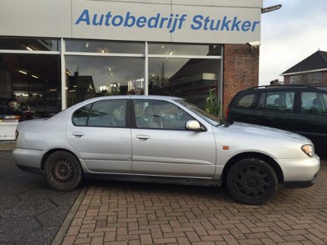 Nissan Primera - 2.0 Luxery sedan - 1