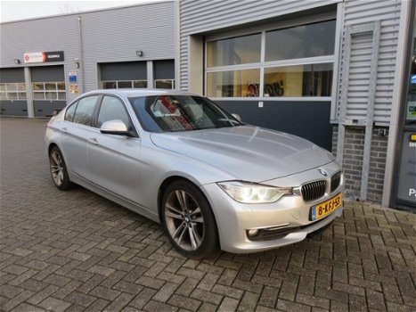 BMW 3-serie - 320i EDE Upgrade Edition - NL AUTO - 1 EIGENAAR - NAVI - LEER - PDC - CLIMA - CRUISE - 1