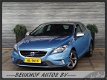 Volvo V40 - 2.0 D2 R-Design Business Xenon Auto inparkeren Leer - 1 - Thumbnail