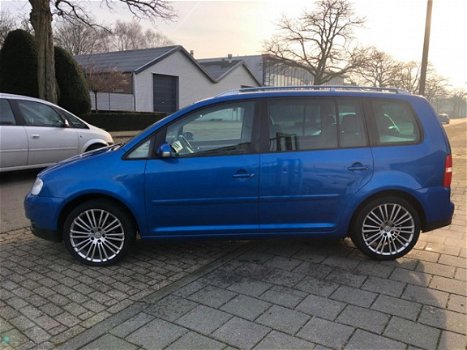 Volkswagen Touran - 2.0-16V FSI Trendline Clima Elek Pakket Lmv Stoelvrm Trekhaak - 1