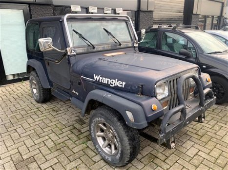 Jeep Wrangler - 2.5i Softtop ZONDAG ' s open van 12-tot 17 uur - 1