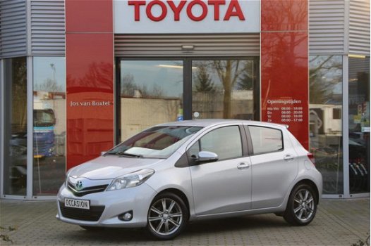 Toyota Yaris - 1.3 VVT-i Dynamic *AUTOMAAT / NAVIGATIE / PARKEERCAMERA - 1