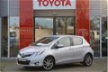 Toyota Yaris - 1.3 VVT-i Dynamic *AUTOMAAT / NAVIGATIE / PARKEERCAMERA - 1 - Thumbnail