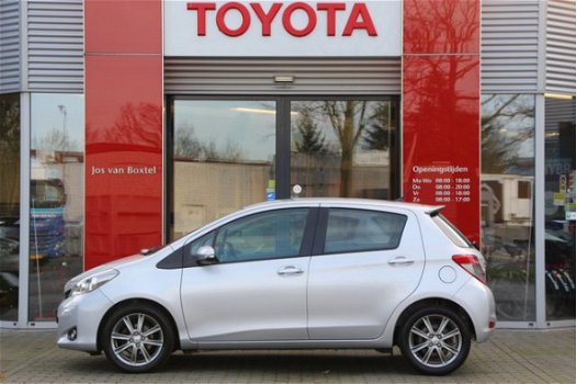 Toyota Yaris - 1.3 VVT-i Dynamic *AUTOMAAT / NAVIGATIE / PARKEERCAMERA - 1