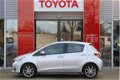 Toyota Yaris - 1.3 VVT-i Dynamic *AUTOMAAT / NAVIGATIE / PARKEERCAMERA - 1 - Thumbnail