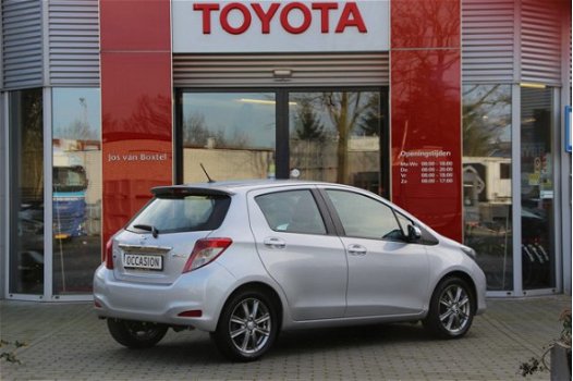 Toyota Yaris - 1.3 VVT-i Dynamic *AUTOMAAT / NAVIGATIE / PARKEERCAMERA - 1