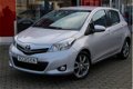 Toyota Yaris - 1.3 VVT-i Dynamic *AUTOMAAT / NAVIGATIE / PARKEERCAMERA - 1 - Thumbnail