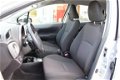 Toyota Yaris - 1.3 VVT-i Dynamic *AUTOMAAT / NAVIGATIE / PARKEERCAMERA - 1 - Thumbnail