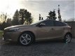 Volvo V40 - 1.6 D2 Kinetic , Navi, camera, PDC, trekhaak, nette auto - 1 - Thumbnail