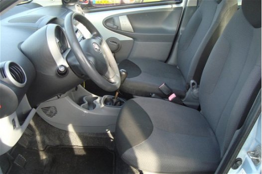 Toyota Aygo - 1.0-12V + - 1