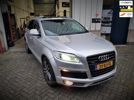 Audi Q7 - 3.0 TDI quattro 5+2 Panoramadak/ 20''Velgen/ 7-persoons/ Boekjes compleet - 1