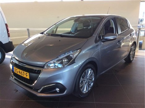 Peugeot 208 - 1.2 PureTech Signature 82 - 1