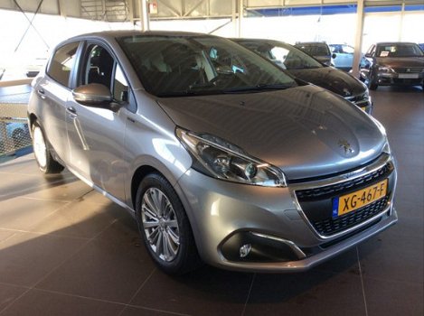 Peugeot 208 - 1.2 PureTech Signature 82 - 1