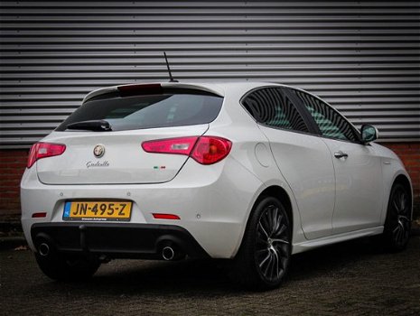 Alfa Romeo Giulietta - 2.0 JTDm Exclusive - 1