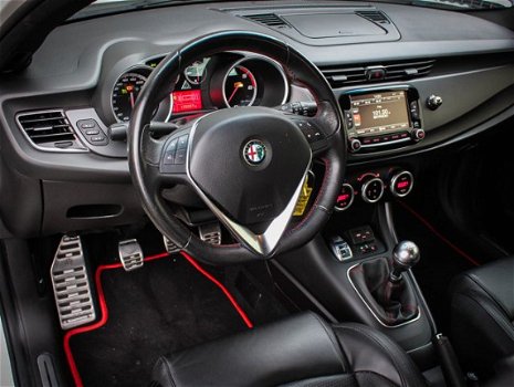 Alfa Romeo Giulietta - 2.0 JTDm Exclusive - 1