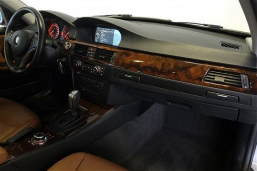 BMW 3-serie - 330d Automaat / Navigatie / Xenon / Opendak / Leder - 1