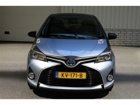 Toyota Yaris - 1.5 Hybrid Trend Bi-Tone Automaat 5-Drs - 1