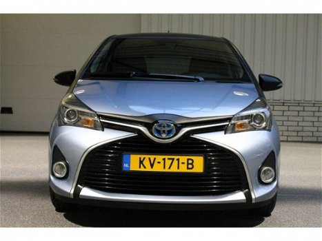 Toyota Yaris - 1.5 Hybrid Trend Bi-Tone Automaat 5-Drs - 1