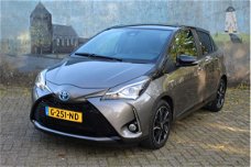 Toyota Yaris - 1.5 Hybrid Bi-Tone Plus Navi 4 seizoenen banden