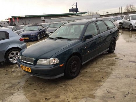 Volvo V40 - 1.8 - 1