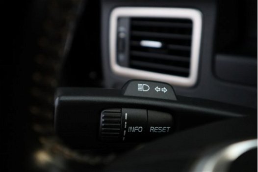 Volvo S80 - 2.0 D3 Momentum | Dealeronderhouden | Stoelverwarming | Navigatie - 1