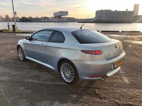 Alfa Romeo GT - 2.0 JTS Distinctive , LEER, AIRCO, NAP - 1