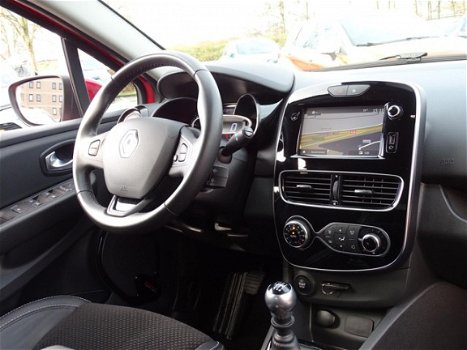 Renault Clio - TCe 120pk Intens / Navigatie - 1