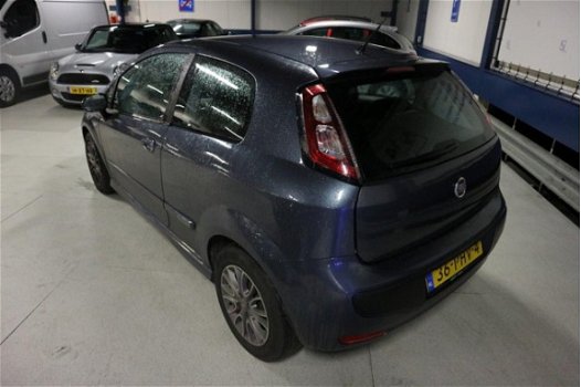 Fiat Punto Evo - 1.3 M-Jet Dynamic NAVI + CLIMA + SPORT + APK 8-2020 - 1