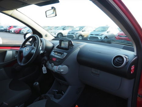Toyota Aygo - 1.0 VVT-i 5D Comfort Navigator - 1