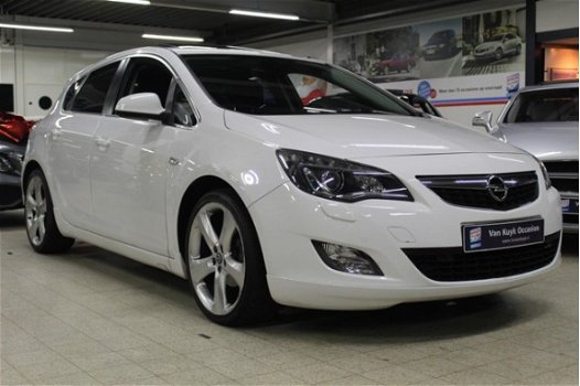 Opel Astra - 1.4 Turbo Ecotec 140pk SPORT / NAVIGATIE / XENON / SCHUIFDAK / 19