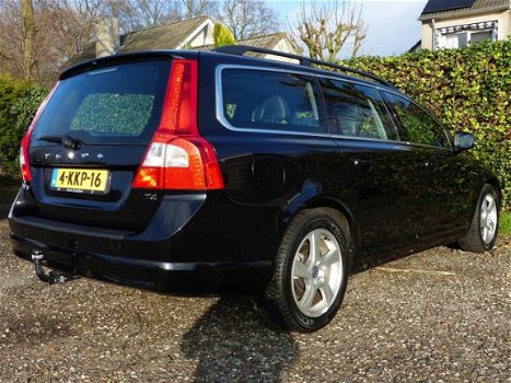 Volvo V70 - T4 Aut. 180pk Limited Edition, Navigatie, Park Assist, Climatronic, Trekhaak - 1