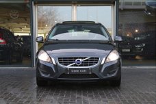 Volvo V60 - 2.0 D3 Momentum | Schuif en kanteldak | Stoelverwarming | Electronic Climate Control | C