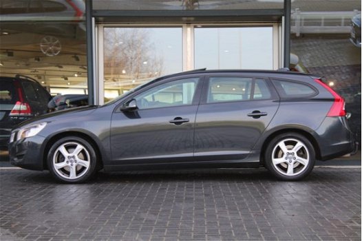 Volvo V60 - 2.0 D3 Momentum | Schuif en kanteldak | Stoelverwarming | Electronic Climate Control | C - 1