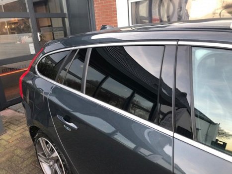 Volvo V60 - 2.0 D3 AUTOMAAT R-Design LEER/NAVI/TH *ALL-IN PRIJS - 1