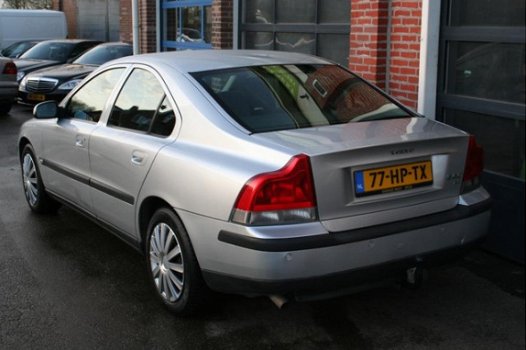 Volvo S60 - 2.4 met AIRCO en nw APK - 1