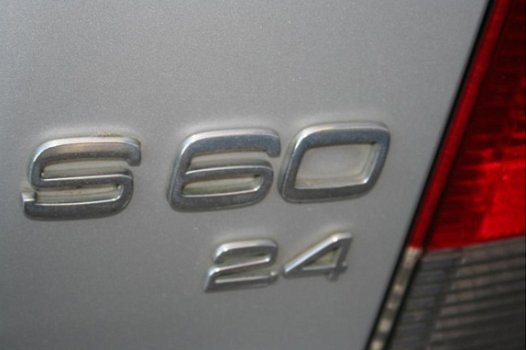 Volvo S60 - 2.4 met AIRCO en nw APK - 1