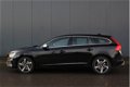 Volvo V60 - 2.4 D6 Twin Engine R-Design Camera/Elek.dak/Blis/Line assist/adaptive/18