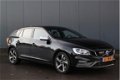 Volvo V60 - 2.4 D6 Twin Engine R-Design Camera/Elek.dak/Blis/Line assist/adaptive/18