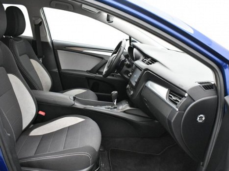 Toyota Avensis Touring Sports - 1.8 Lease Pro Automaat | Navigatie | LM-Velgen | Panoramadak | - 1