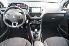 Peugeot 208 - Allure 82 pk Navigatie | Parkeersensoren | Climate Control
